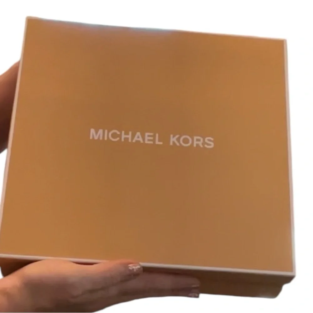 🩵 Michael Kors Shimmering Bronze Clutch and Cardholder Set - Picture 5 of 6